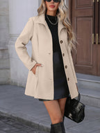 Beige damkappa med dubbel knäppning